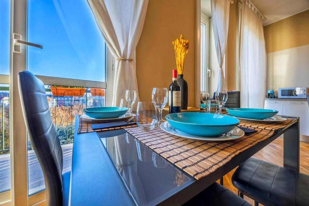 Sunny & Updated Flat With Panoramic City View 50M From M4 Stop Milano Eksteriør billede