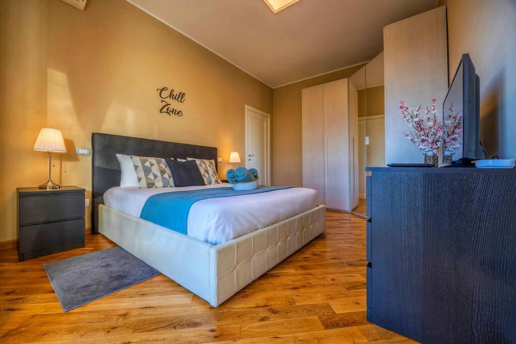 Sunny & Updated Flat With Panoramic City View 50M From M4 Stop Milano Eksteriør billede