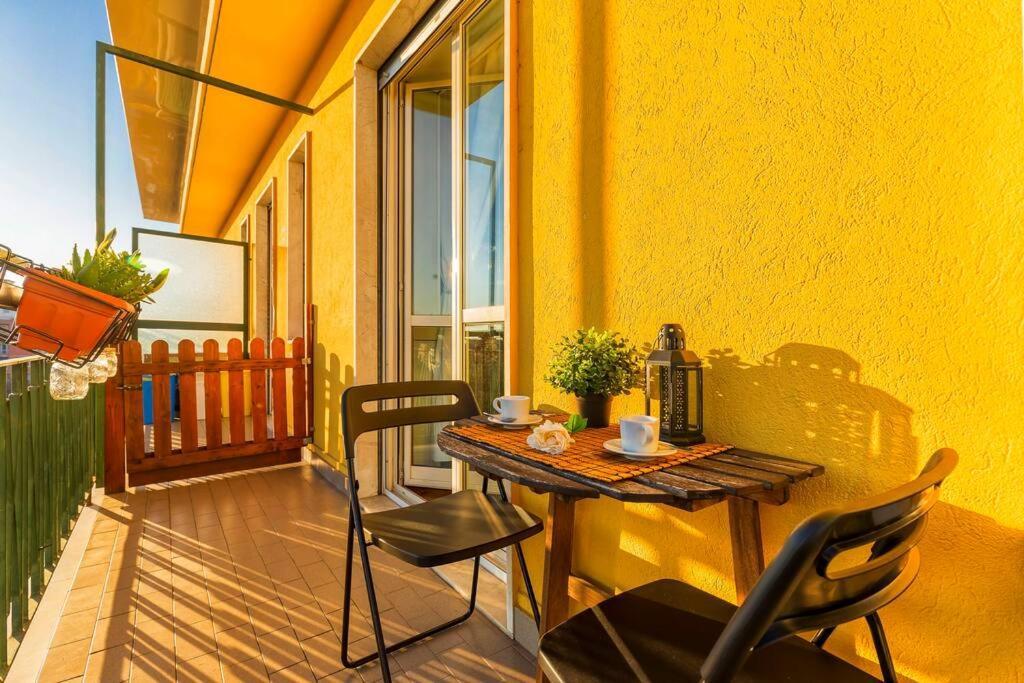 Sunny & Updated Flat With Panoramic City View 50M From M4 Stop Milano Eksteriør billede
