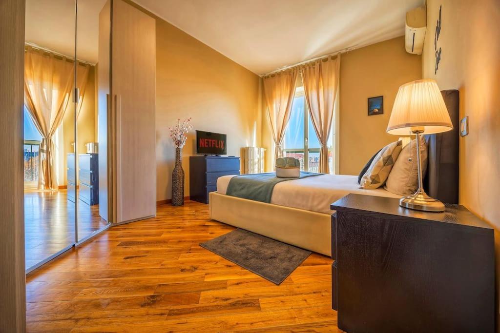 Sunny & Updated Flat With Panoramic City View 50M From M4 Stop Milano Eksteriør billede
