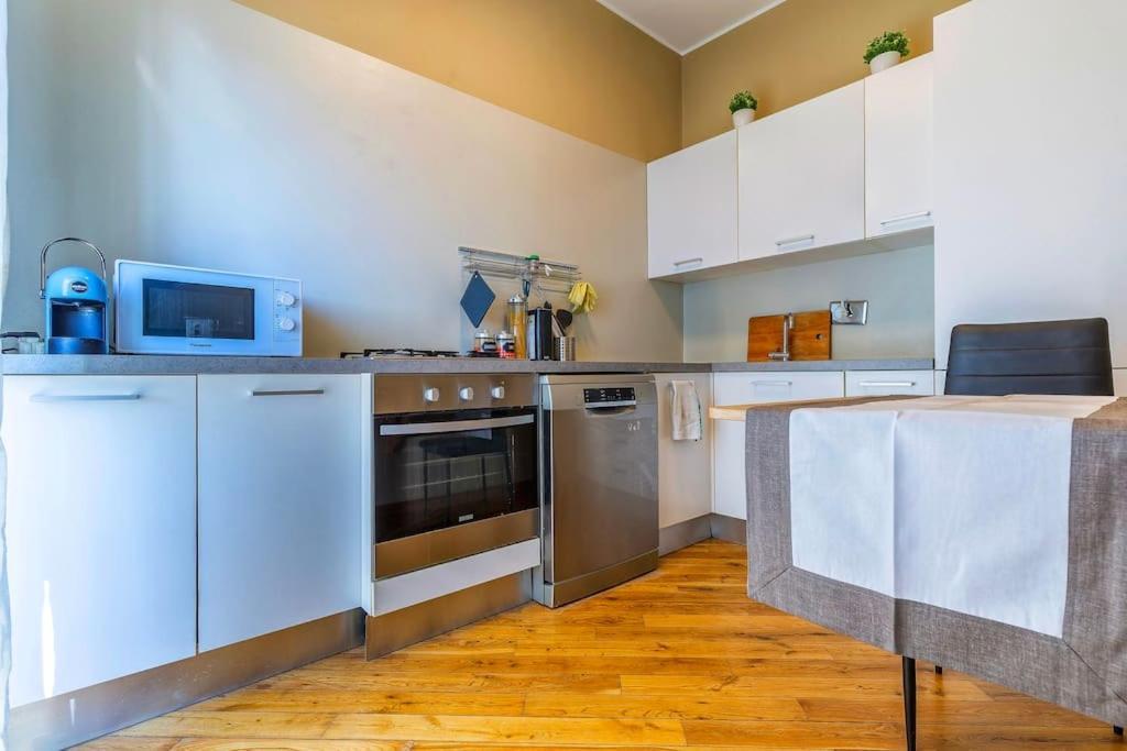 Sunny & Updated Flat With Panoramic City View 50M From M4 Stop Milano Eksteriør billede