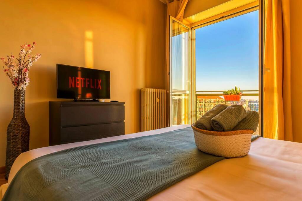 Sunny & Updated Flat With Panoramic City View 50M From M4 Stop Milano Eksteriør billede