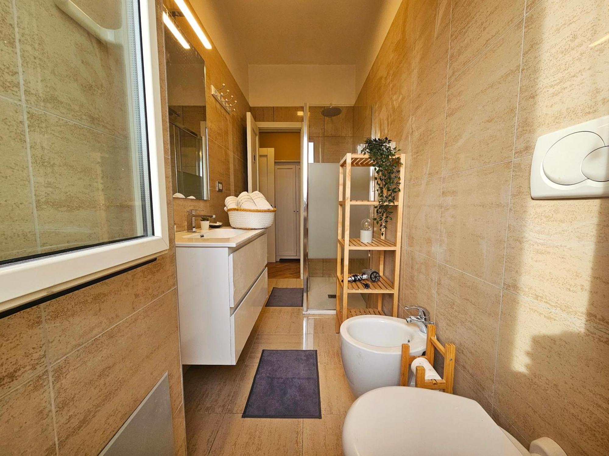 Sunny & Updated Flat With Panoramic City View 50M From M4 Stop Milano Eksteriør billede